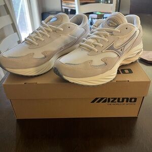 Men’s Mizuno Wave Rider Beta Sportstyle Sneaker (Size US M 8.5/ W 10)
